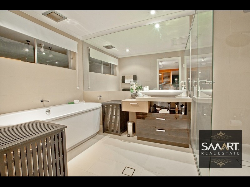 50 The Promenade, Isle Of Capri QLD 4217