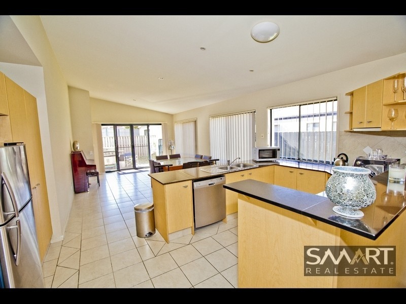39 Nardoo Street, Robina QLD 4226