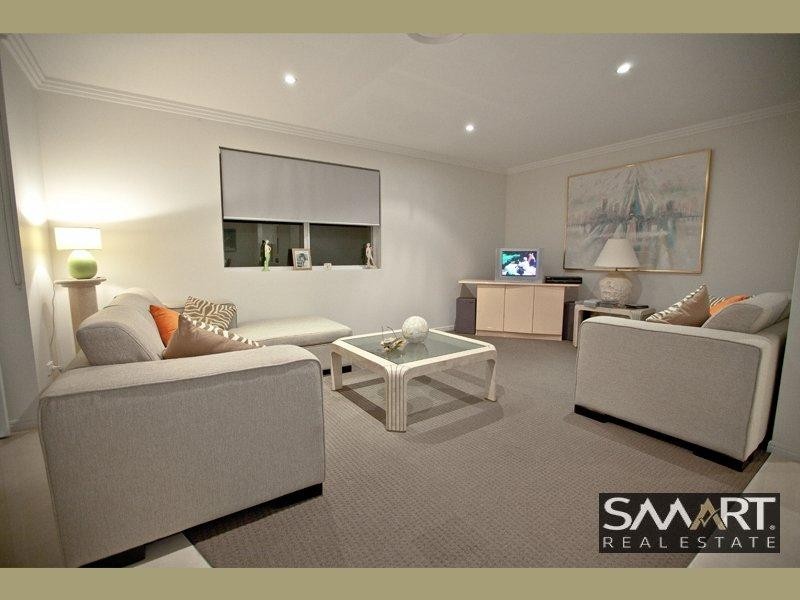 7A Vespa Crescent, Bundall QLD 4217