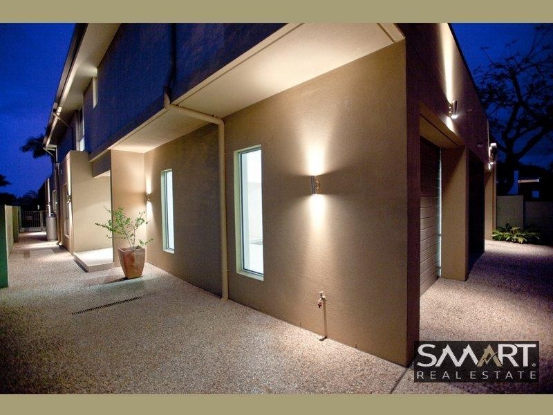 7A Vespa Crescent, Bundall QLD 4217