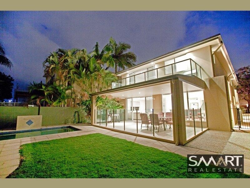 7A Vespa Crescent, Bundall QLD 4217