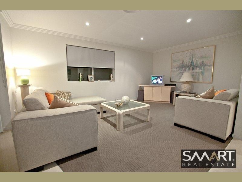 7A Vespa Crescent, Bundall QLD 4217