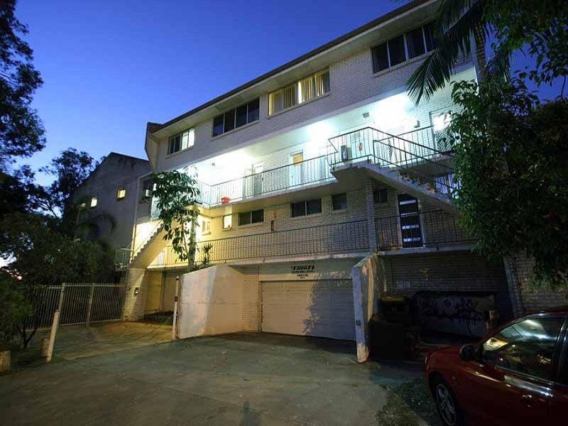 3/34 Remembrance Drive, Surfers Paradise QLD 4217