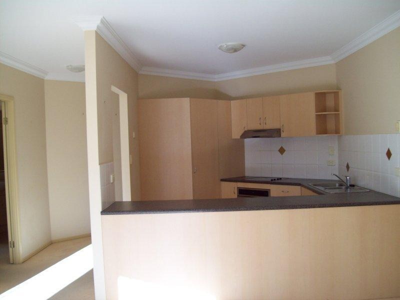 12/25 Chester Terrace, Southport QLD 4215