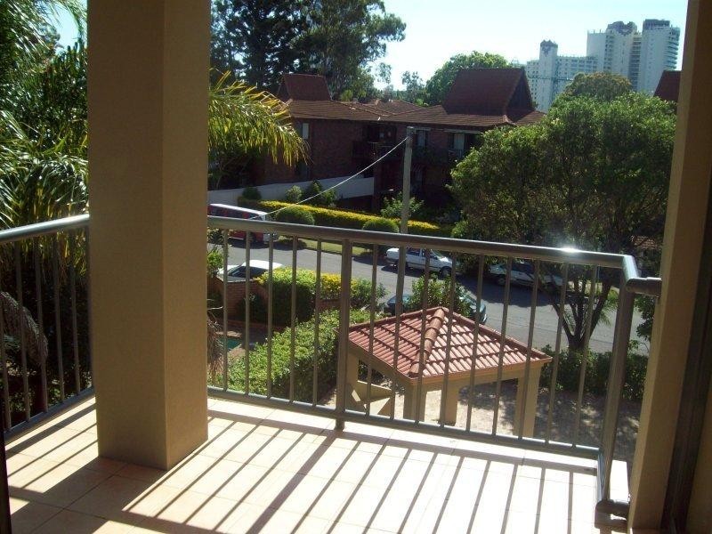 12/25 Chester Terrace, Southport QLD 4215
