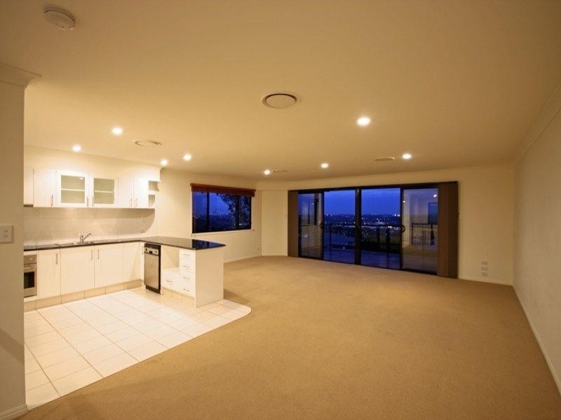 27/2 Ridgeline Way, Highland Park QLD 4211