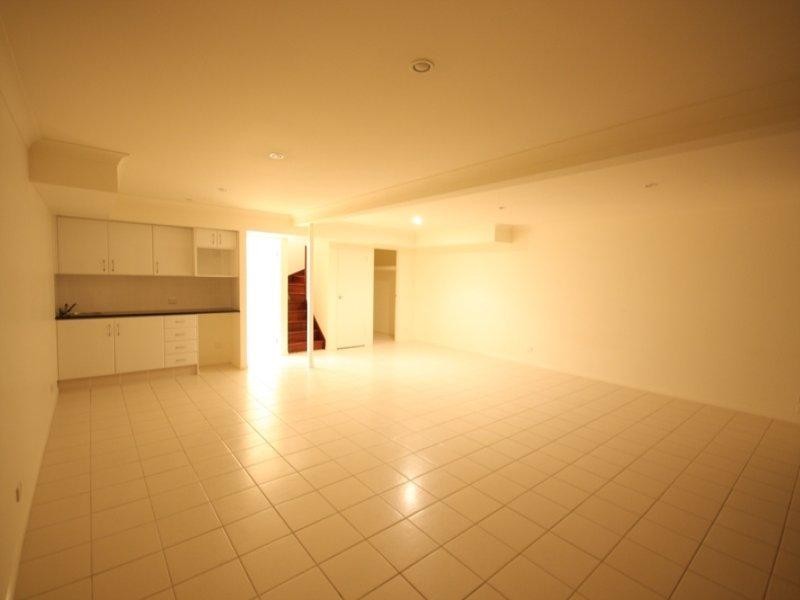 27/2 Ridgeline Way, Highland Park QLD 4211
