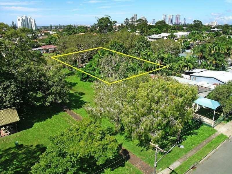 8 Echlin Street, Labrador QLD 4215