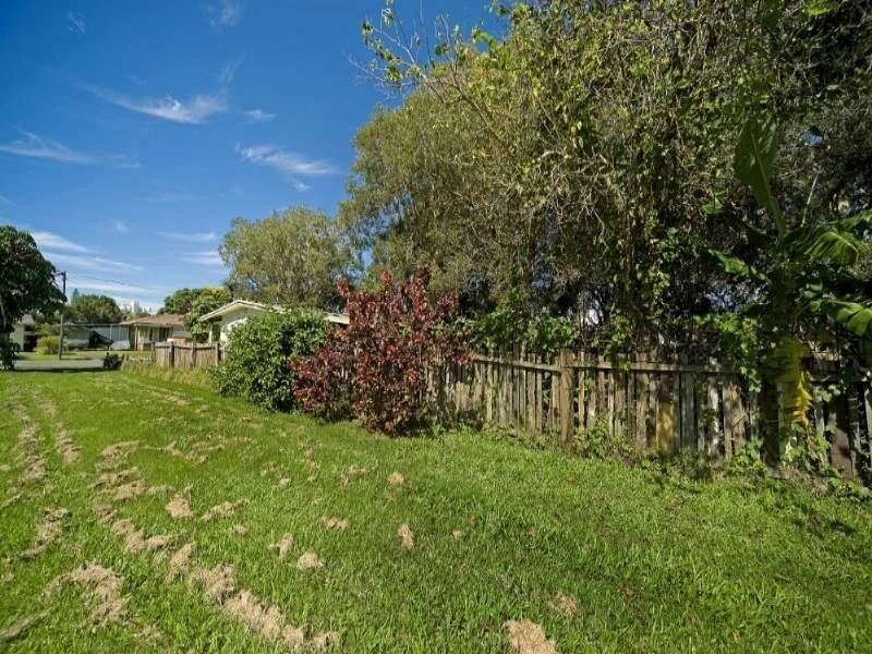 8 Echlin Street, Labrador QLD 4215