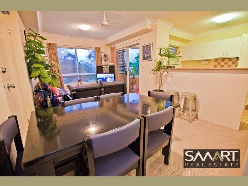 8/31 Mawarra Street, Chevron Island QLD 4217