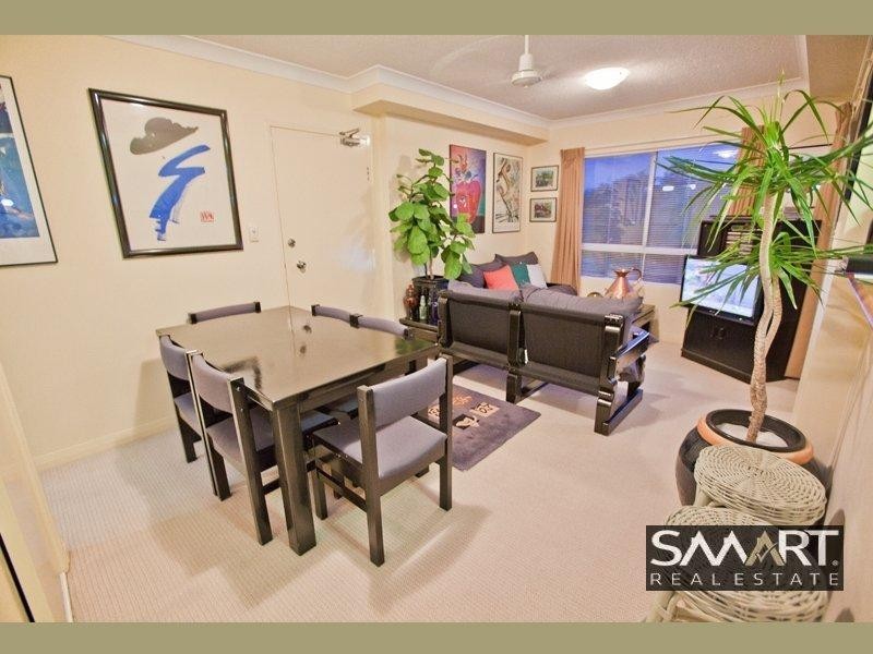 8/31 Mawarra Street, Chevron Island QLD 4217