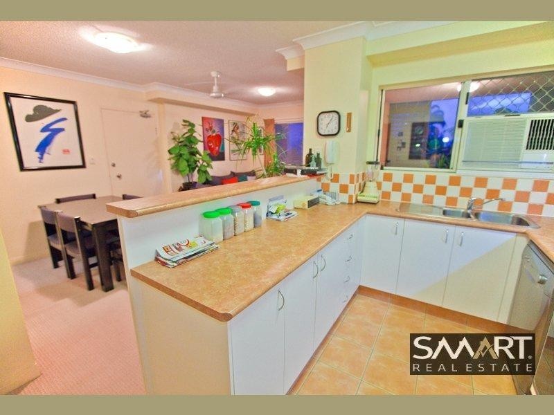 8/31 Mawarra Street, Chevron Island QLD 4217