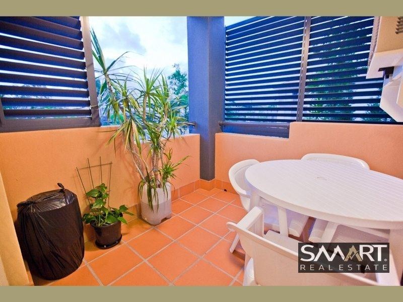 8/31 Mawarra Street, Chevron Island QLD 4217