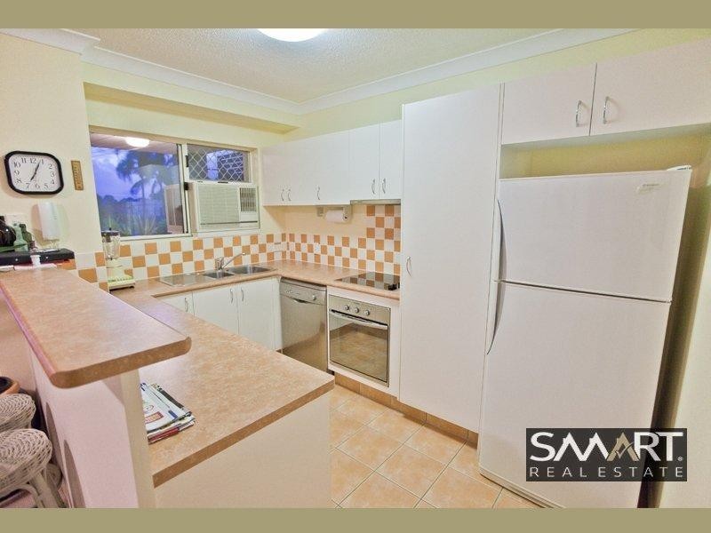 8/31 Mawarra Street, Chevron Island QLD 4217