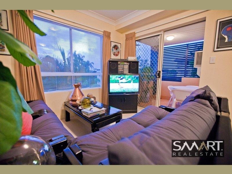 8/31 Mawarra Street, Chevron Island QLD 4217