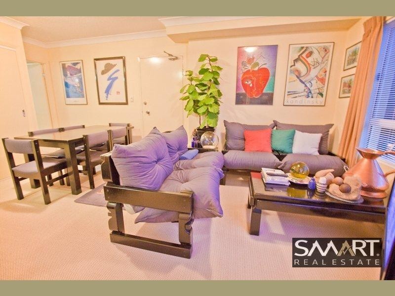 8/31 Mawarra Street, Chevron Island QLD 4217