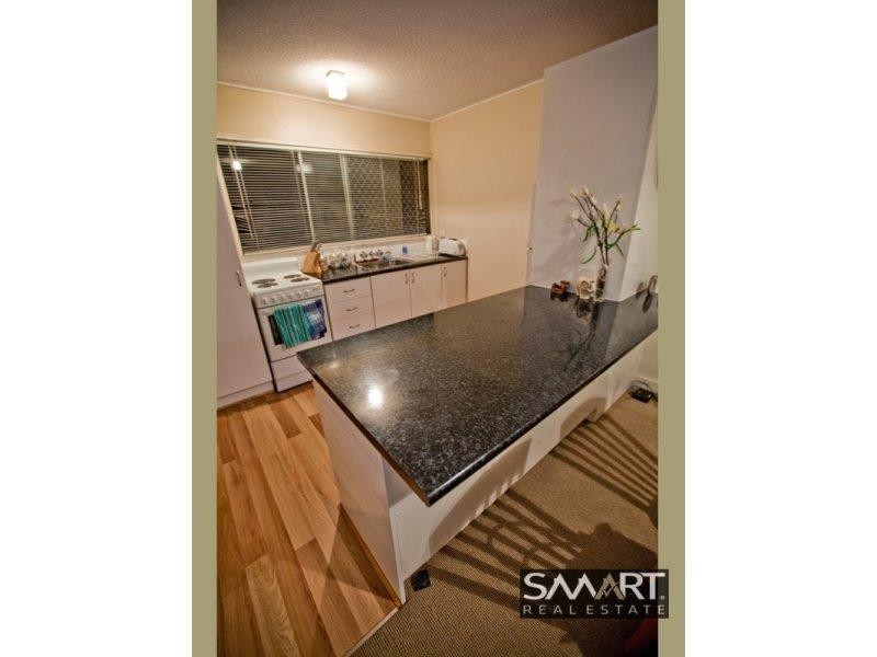 2/17 Illawong Street, Chevron Island QLD 4217