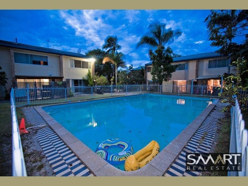 2/17 Illawong Street, Chevron Island QLD 4217