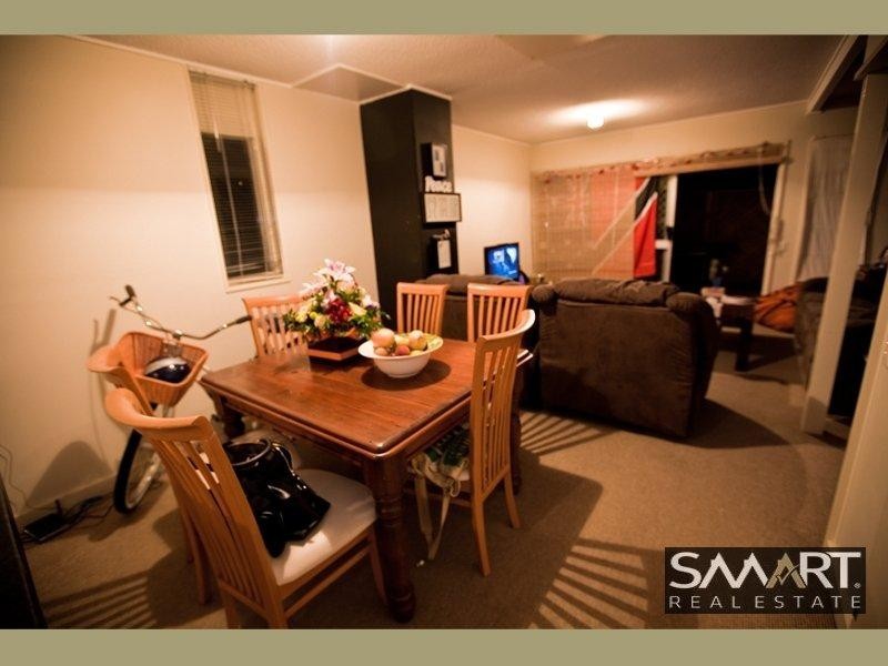 2/17 Illawong Street, Chevron Island QLD 4217