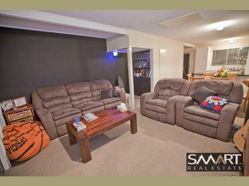 2/17 Illawong Street, Chevron Island QLD 4217