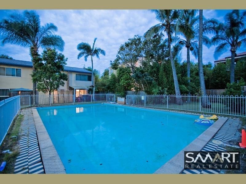 2/17 Illawong Street, Chevron Island QLD 4217