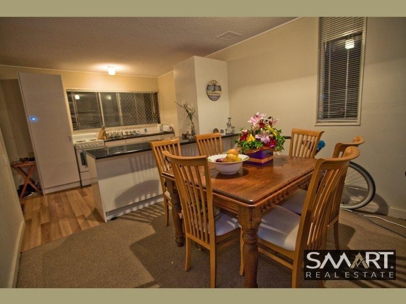 2/17 Illawong Street, Chevron Island QLD 4217