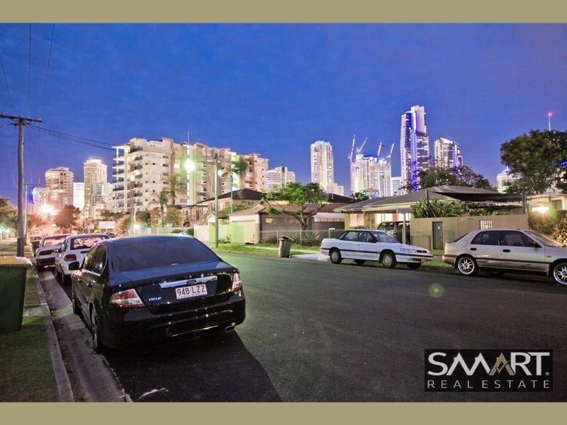 2/17 Illawong Street, Chevron Island QLD 4217