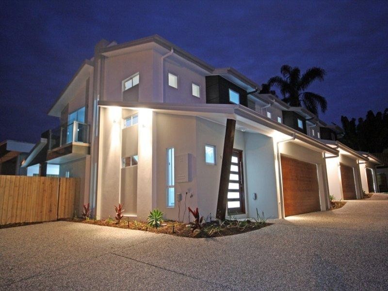 2/84 Falconer Street, Southport QLD 4215