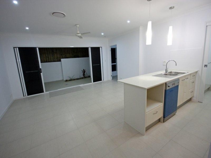 2/84 Falconer Street, Southport QLD 4215