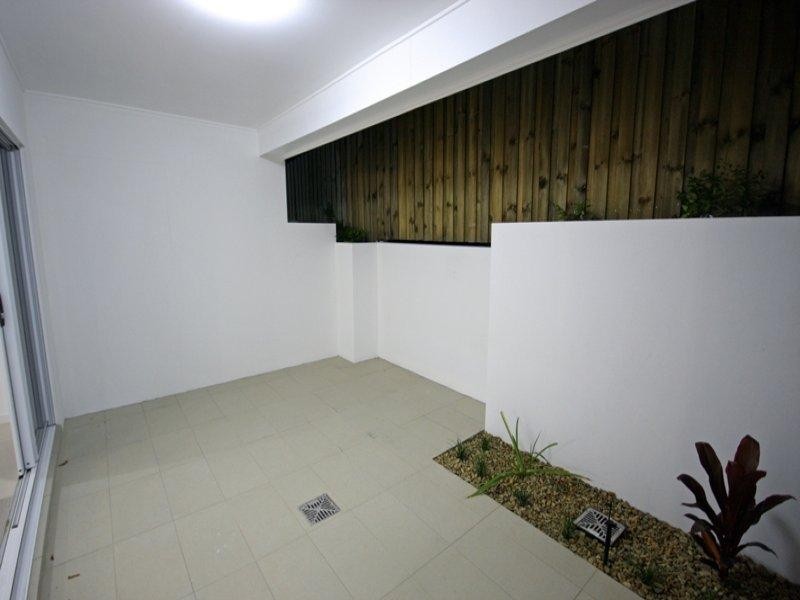 2/84 Falconer Street, Southport QLD 4215