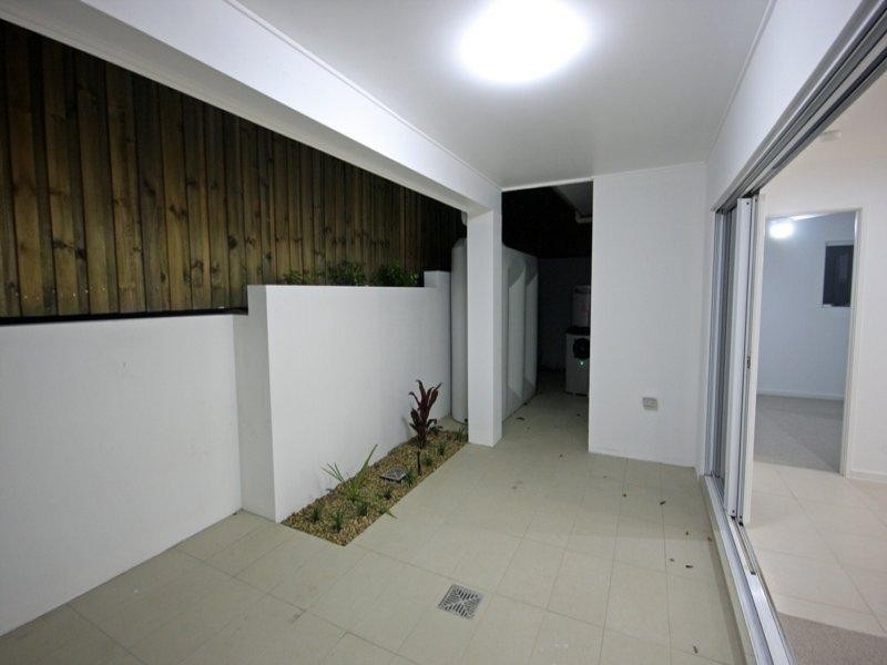 2/84 Falconer Street, Southport QLD 4215