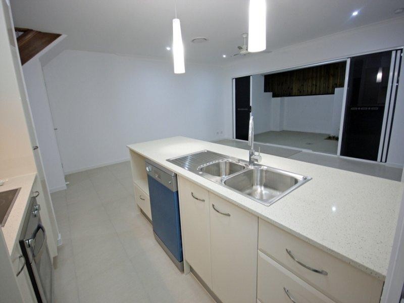 2/84 Falconer Street, Southport QLD 4215