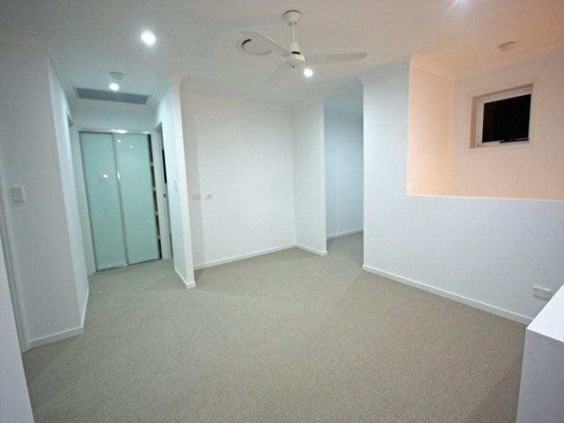 2/84 Falconer Street, Southport QLD 4215