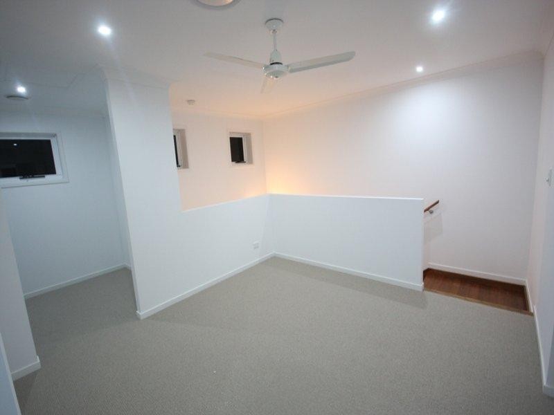 2/84 Falconer Street, Southport QLD 4215