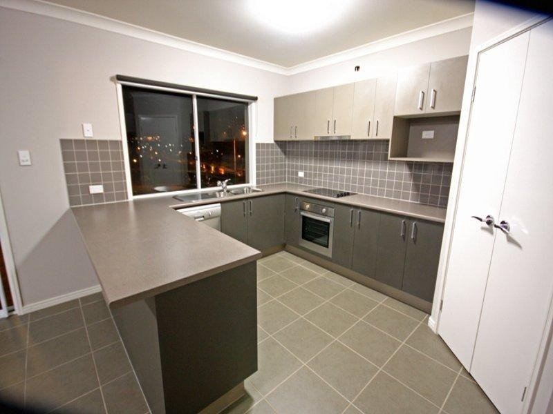 17 Buchanan Circuit, Oxenford QLD 4210