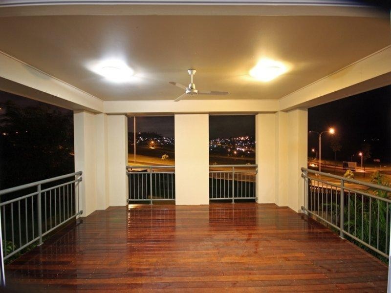 17 Buchanan Circuit, Oxenford QLD 4210