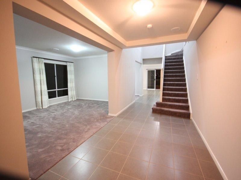 17 Buchanan Circuit, Oxenford QLD 4210