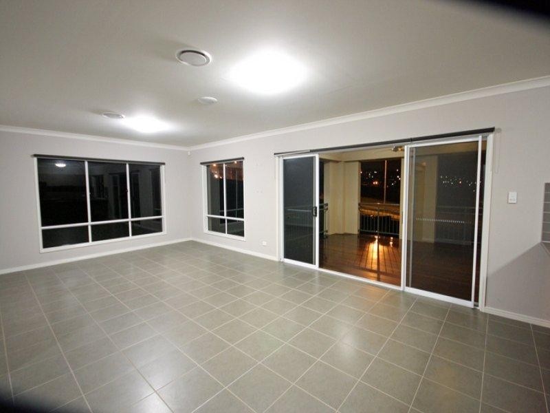 17 Buchanan Circuit, Oxenford QLD 4210