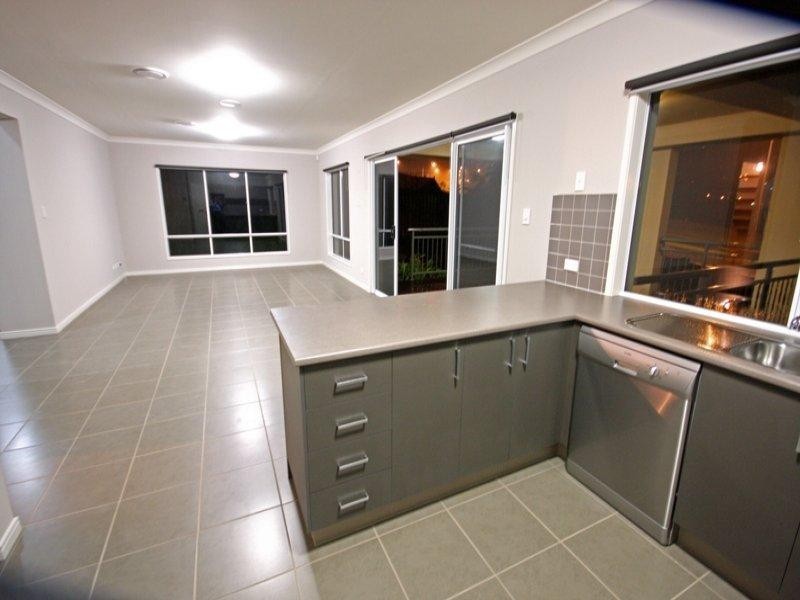 17 Buchanan Circuit, Oxenford QLD 4210