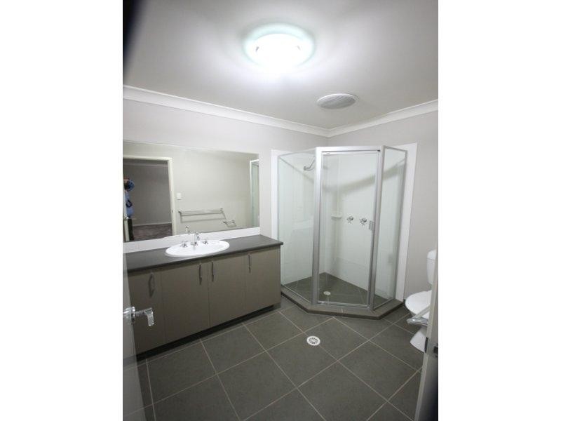 17 Buchanan Circuit, Oxenford QLD 4210