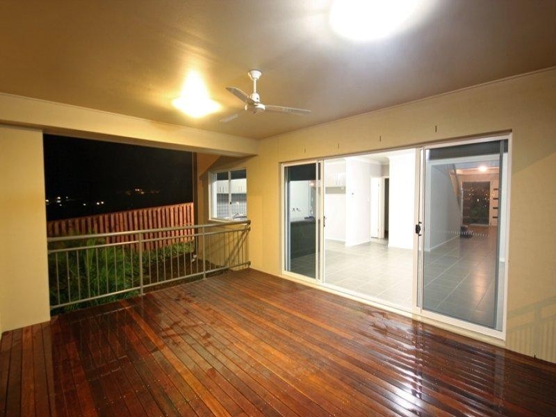 17 Buchanan Circuit, Oxenford QLD 4210