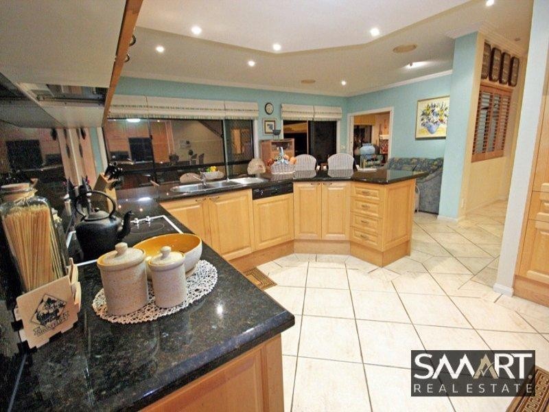 10 Bollard Circuit, Clear Island Waters QLD 4226