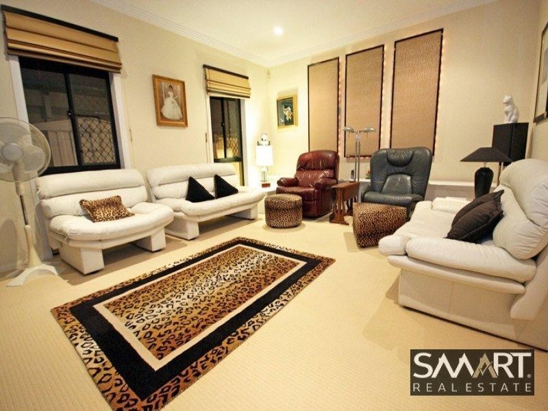 10 Bollard Circuit, Clear Island Waters QLD 4226