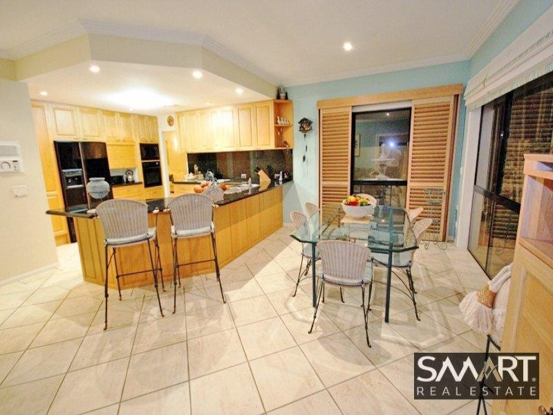 10 Bollard Circuit, Clear Island Waters QLD 4226