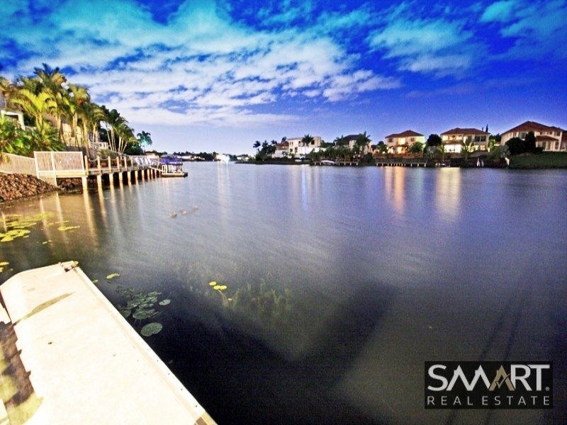 10 Bollard Circuit, Clear Island Waters QLD 4226