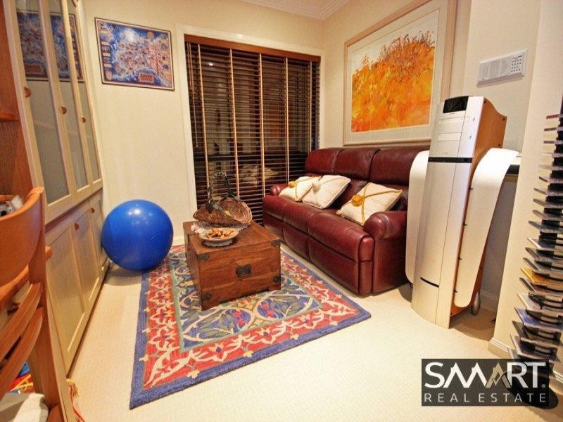 10 Bollard Circuit, Clear Island Waters QLD 4226