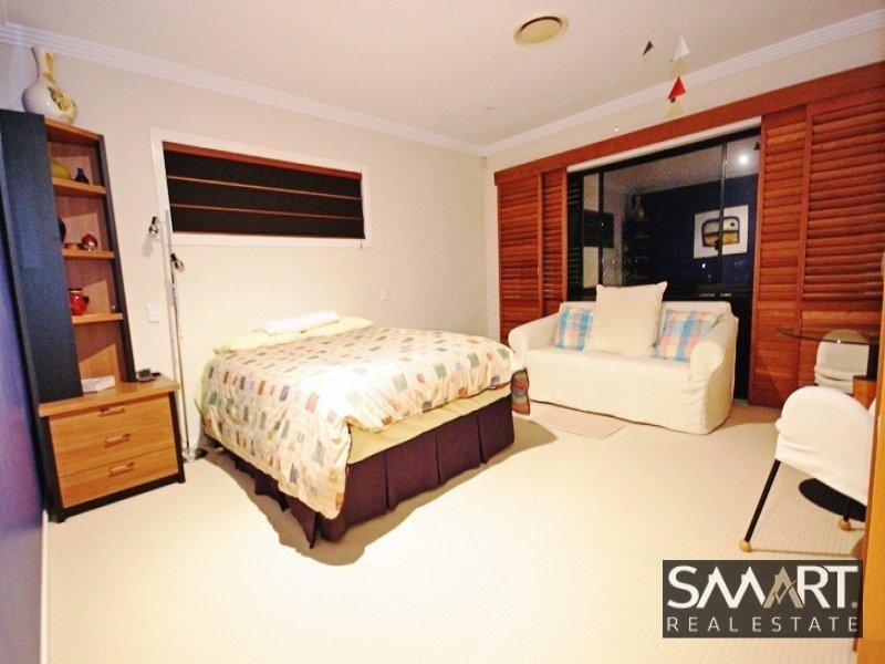 10 Bollard Circuit, Clear Island Waters QLD 4226