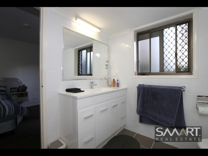 2/17 Riverview Parade, Surfers Paradise QLD 4217