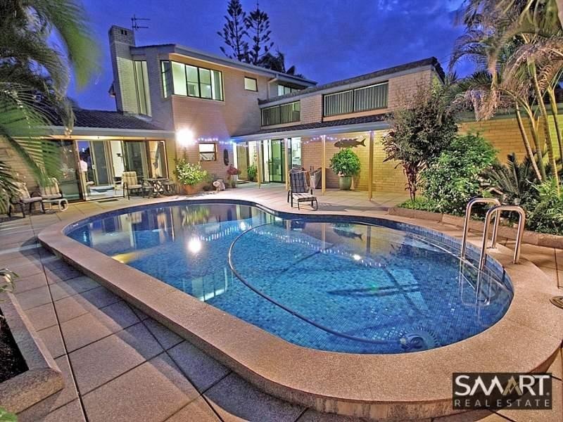 13 Beverley Crescent, Broadbeach Waters QLD 4218