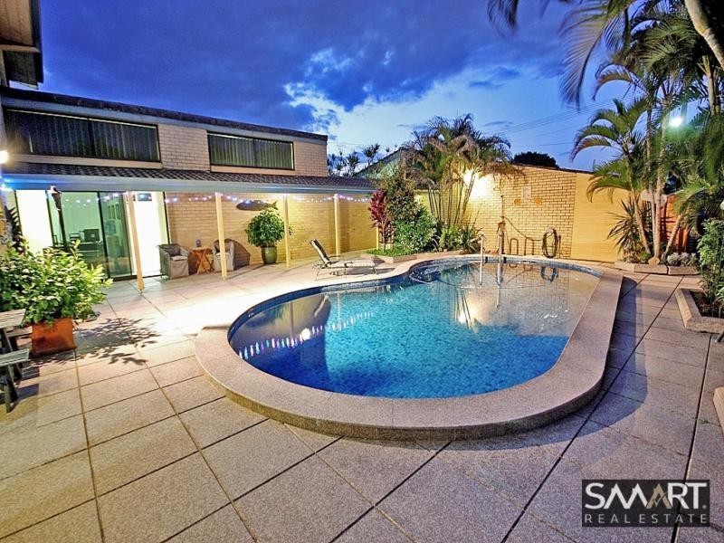 13 Beverley Crescent, Broadbeach Waters QLD 4218